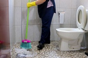 trabalhadora-terceirizada-limpeza